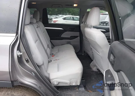 2015 Toyota Highlander Le V6 z USA, uszkodzony, nr VIN 5TDBKRFH5FS118393